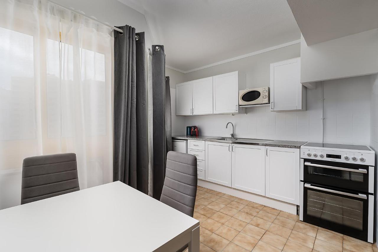 פורטימאו Sunny Flat W/ Balcony & Pool By Lovelystay מראה חיצוני תמונה